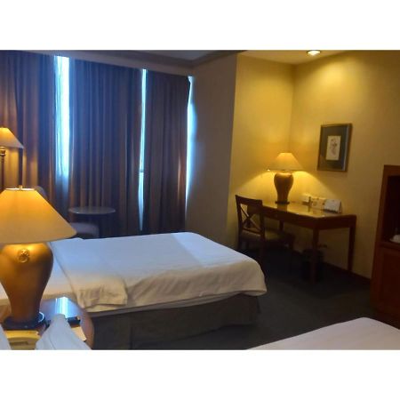 Capital O 914 Makati Palace Hotel San Pedro Makati Eksteriør billede