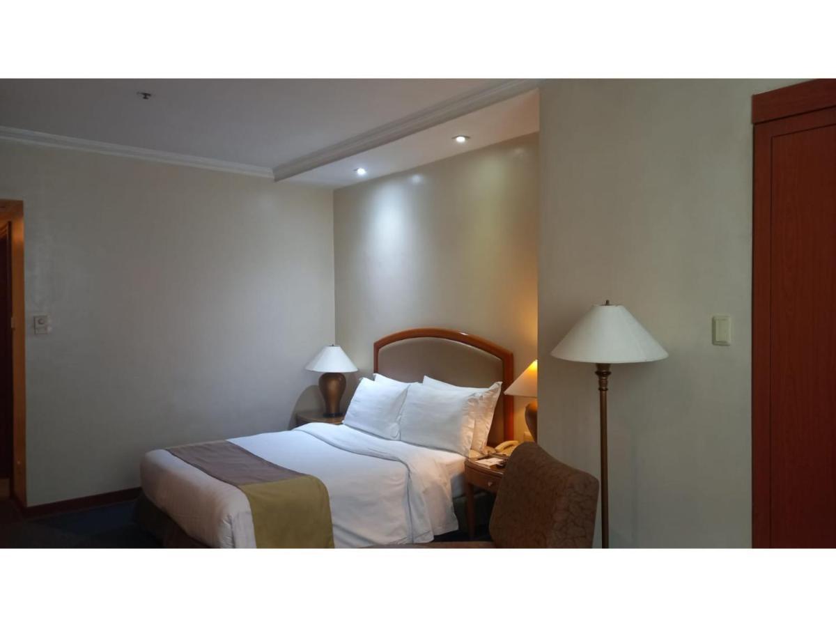 Capital O 914 Makati Palace Hotel San Pedro Makati Eksteriør billede