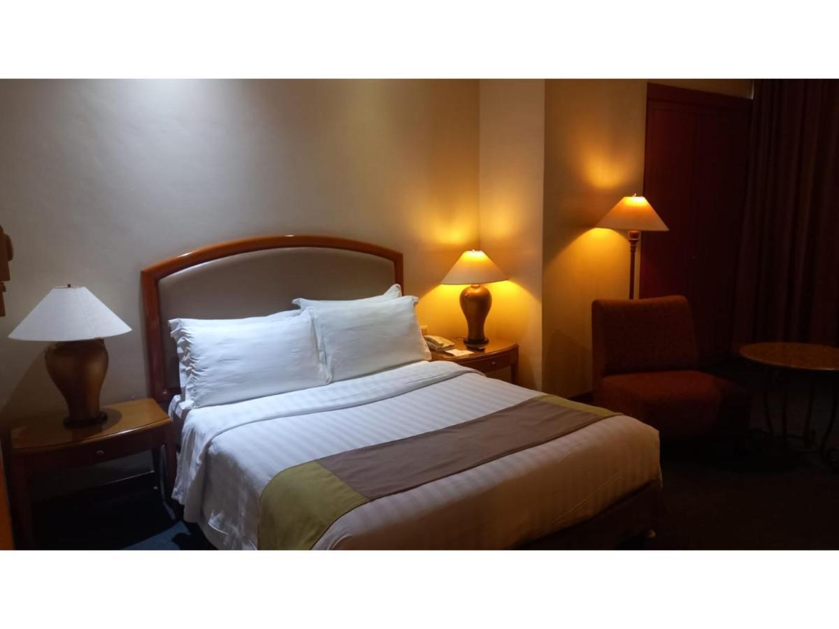 Capital O 914 Makati Palace Hotel San Pedro Makati Eksteriør billede
