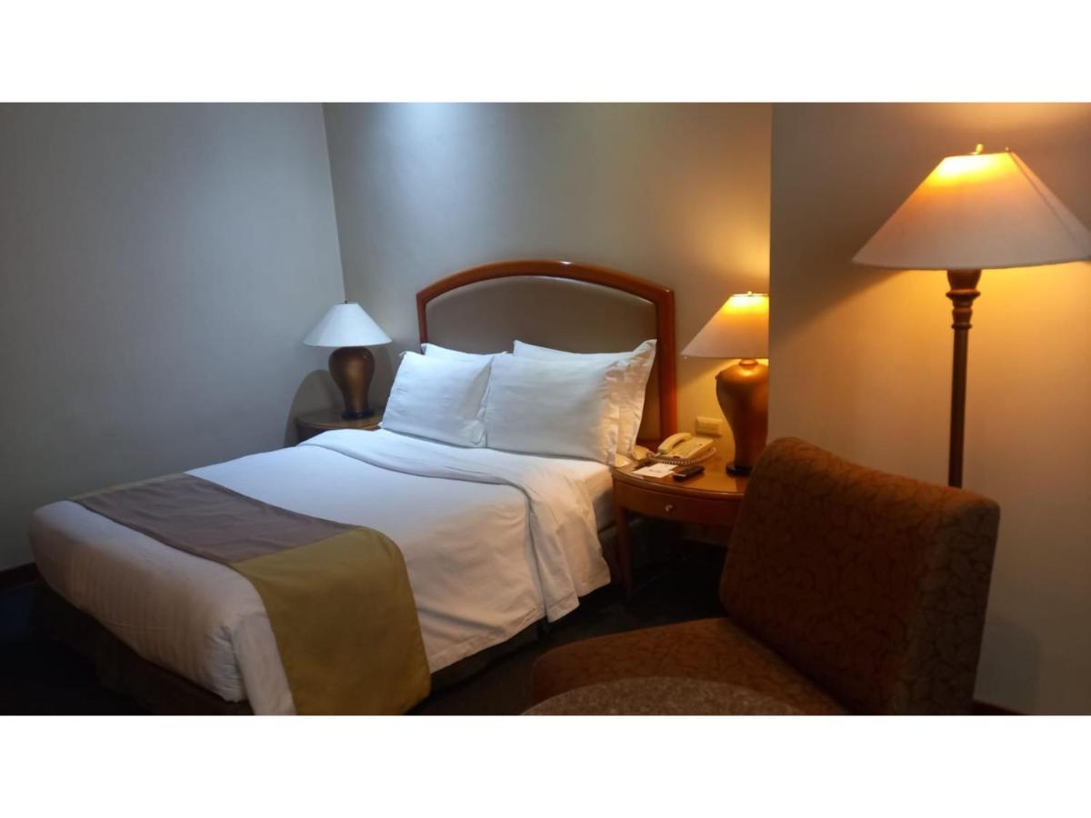 Capital O 914 Makati Palace Hotel San Pedro Makati Eksteriør billede